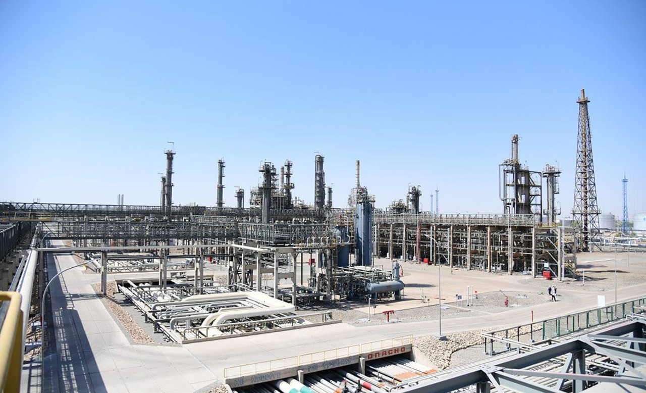 Йилига 2 млн тоннага яқин хомашёни қайта ишловчи Бухоро нефтни қайта ишлаш заводи ташкил этилганига 25 йил тўлди