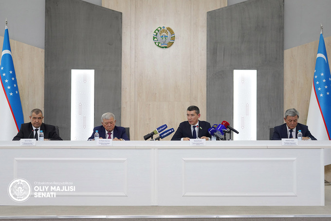 Сенаторлар ўзлари маъқуллаган қонунни эслай олишмади