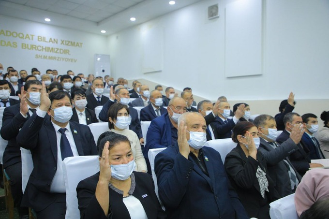Бир кунда саккизта туманнинг ҳокимлари ўзгарди