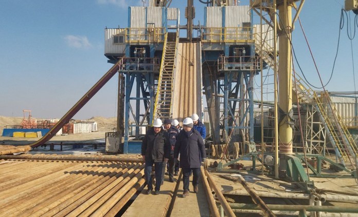 “Ўзбекнефтгаз”: Бошқарув раиси бошчилигидаги “Ишчи гуруҳ” Муборак нефт ва газ қазиб чиқариш бошқармасида бўлди
