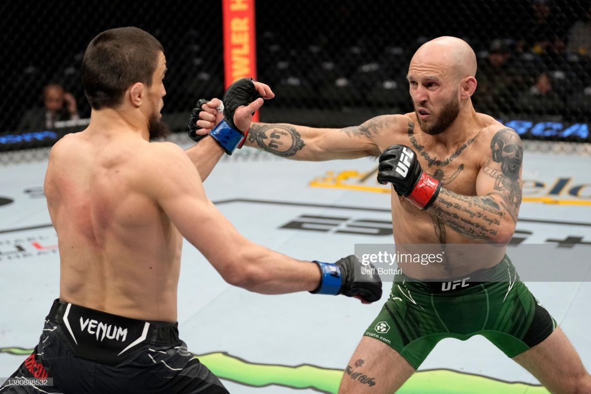 Нурмагомедов UFC’даги кетма-кет иккинчи ғалабасини қўлга киритди (видеошарҳ)