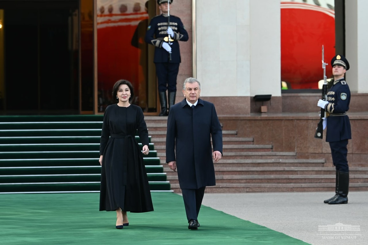 Туркия президенти Режеп Таййип Эрдоған рафиқаси билан бирга Ўзбекистонга келди