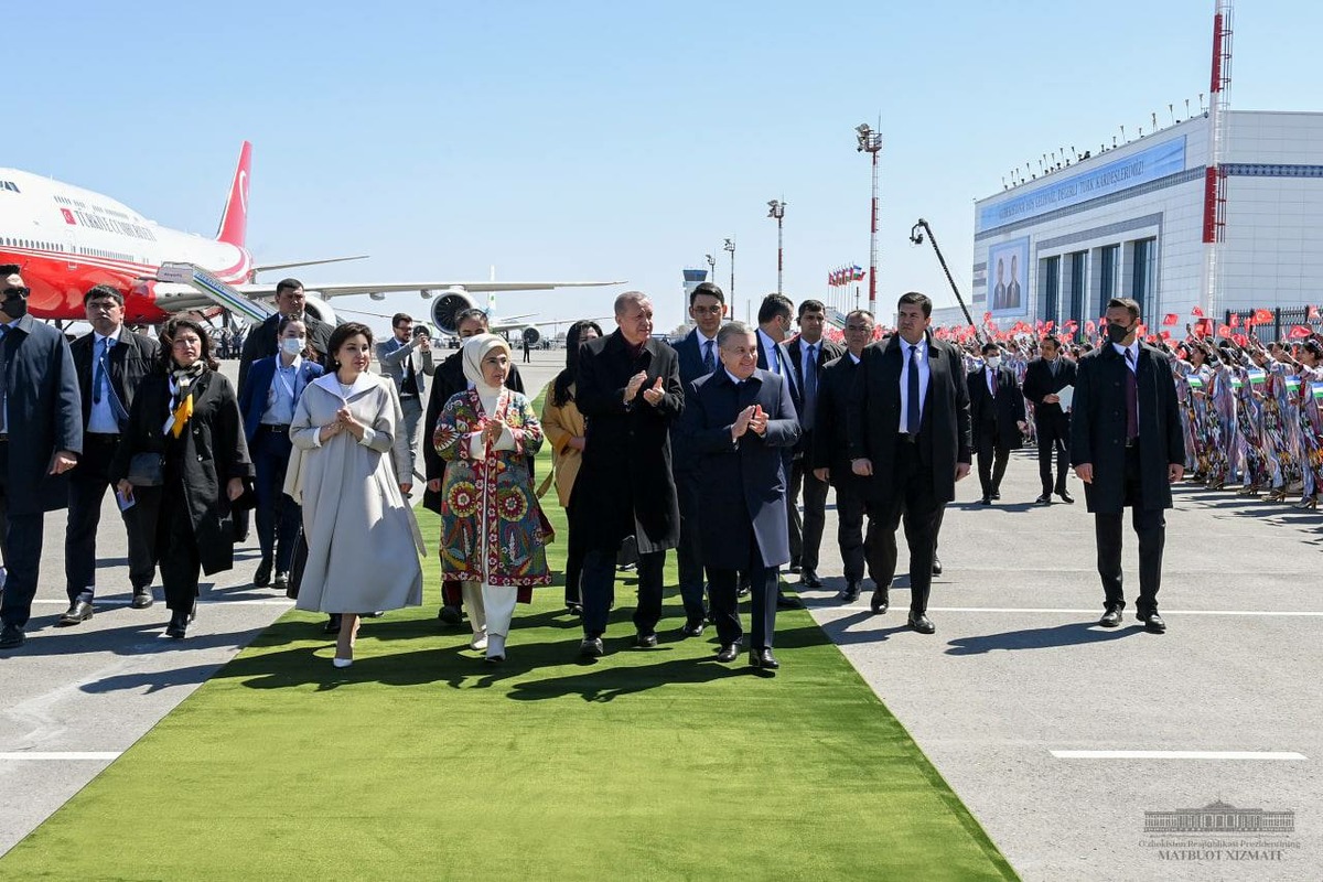 Ўзбекистон ва Туркия президентлари Хивани зиёрат қилди (фото)