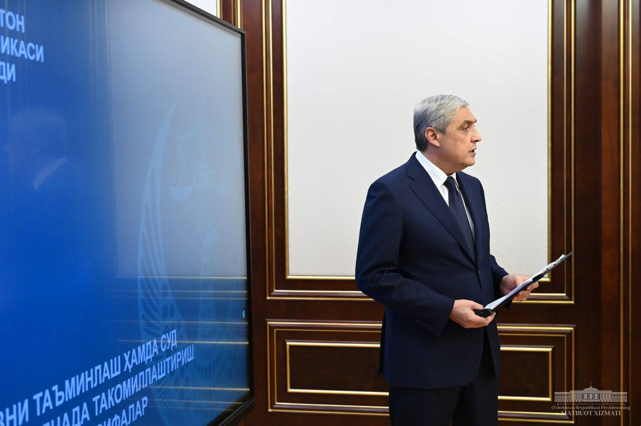Президент суд тизимини танқид қилиб, судларда тортишув муҳитини шакллантириш бўйича кўрсатмалар берди