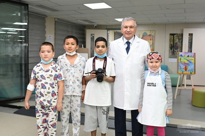 Президент Болалар гематологияси ва онкологияси шифохонасидаги болаларга далда берди