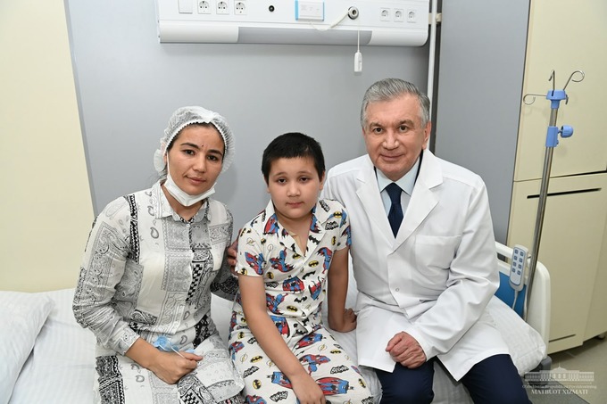 Президент Болалар гематологияси ва онкологияси шифохонасидаги болаларга далда берди