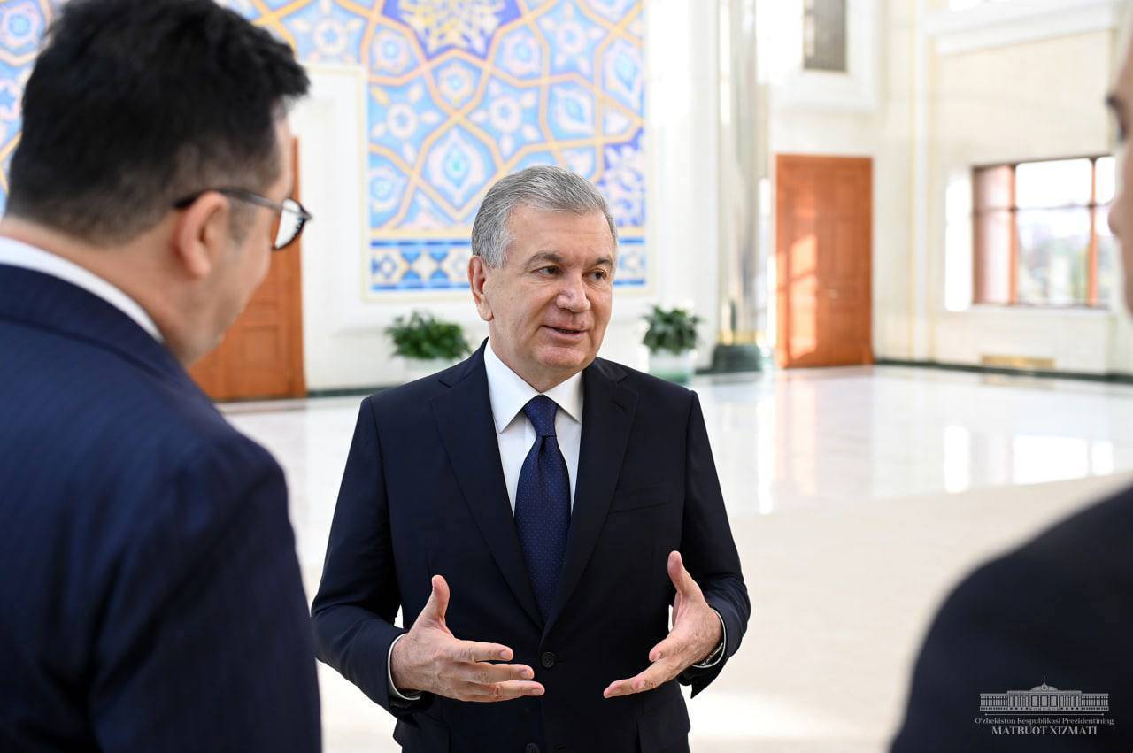 «Uzairways эскича услубда ишлаяпти, йўловчилар хизмат сифатидан рози эмас» — Шавкат Мирзиёев