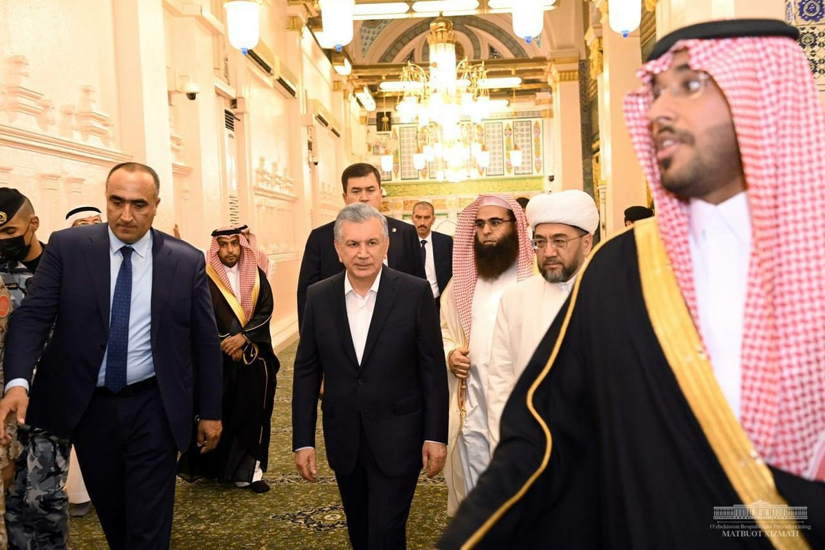 Президент Шавкат Мирзиёев Мадинада бўлиб, Масжидун Набавийни зиёрат қилди