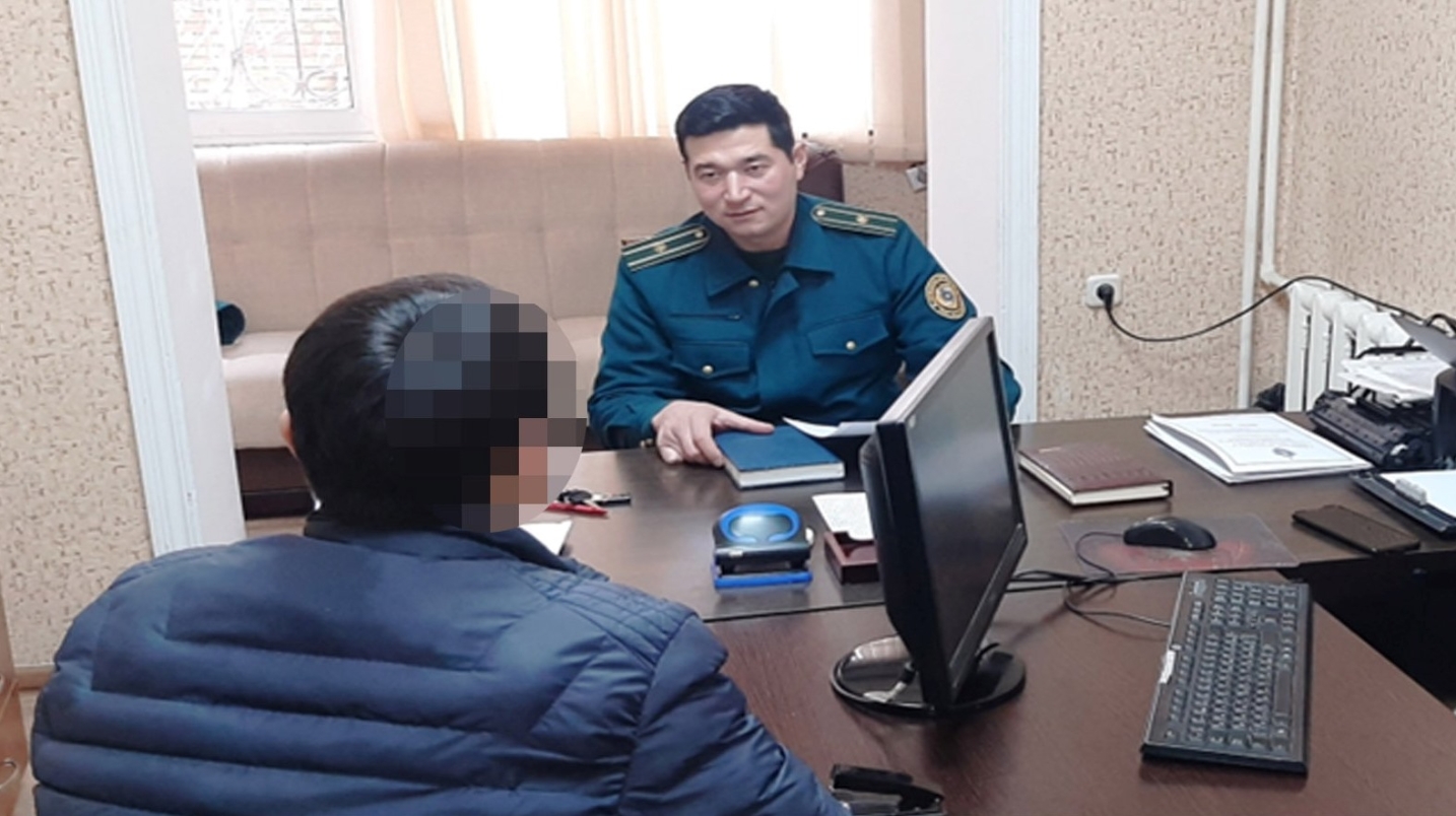 Самолётда жамоат тартибини бузган шахс қамалди