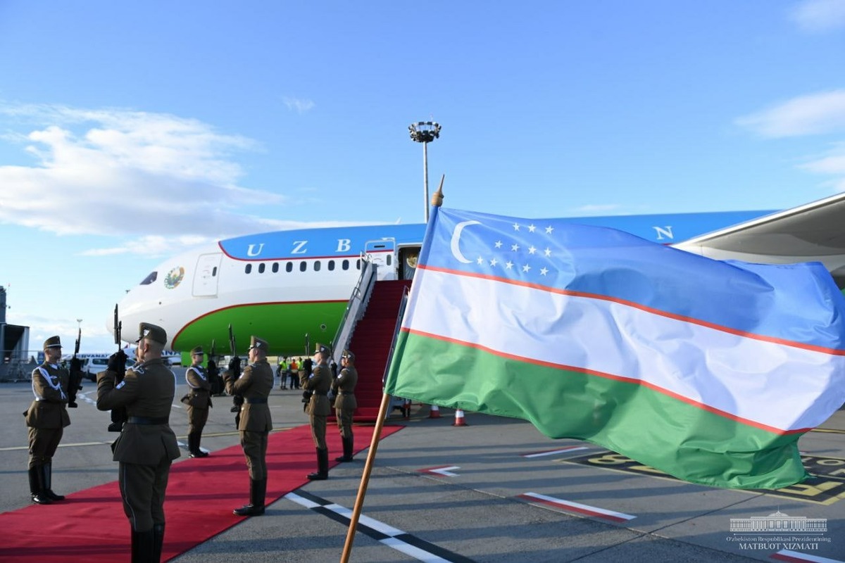 Шавкат Мирзиёев Будапештга етиб борди