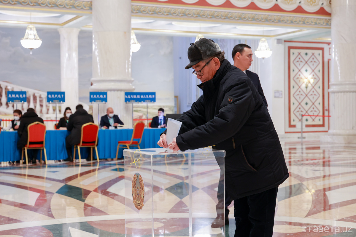 Фото: Қозоғистонда президент сайловлари бўлиб ўтмоқда