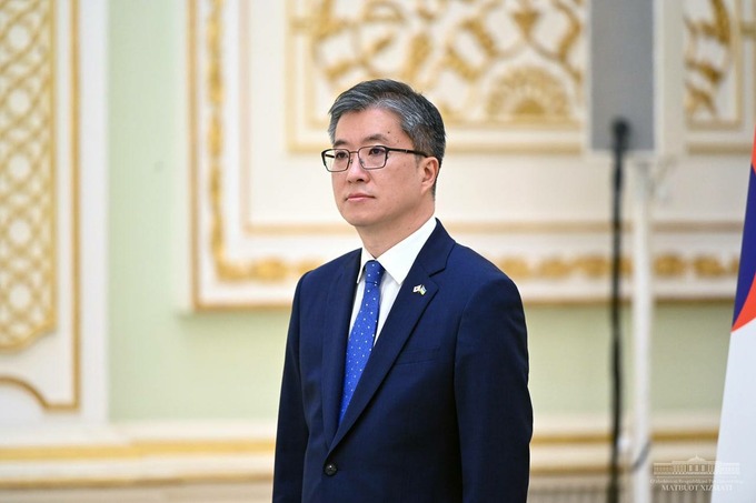 Ўзбекистон президенти янги тайинланган элчиларни қабул қилди
