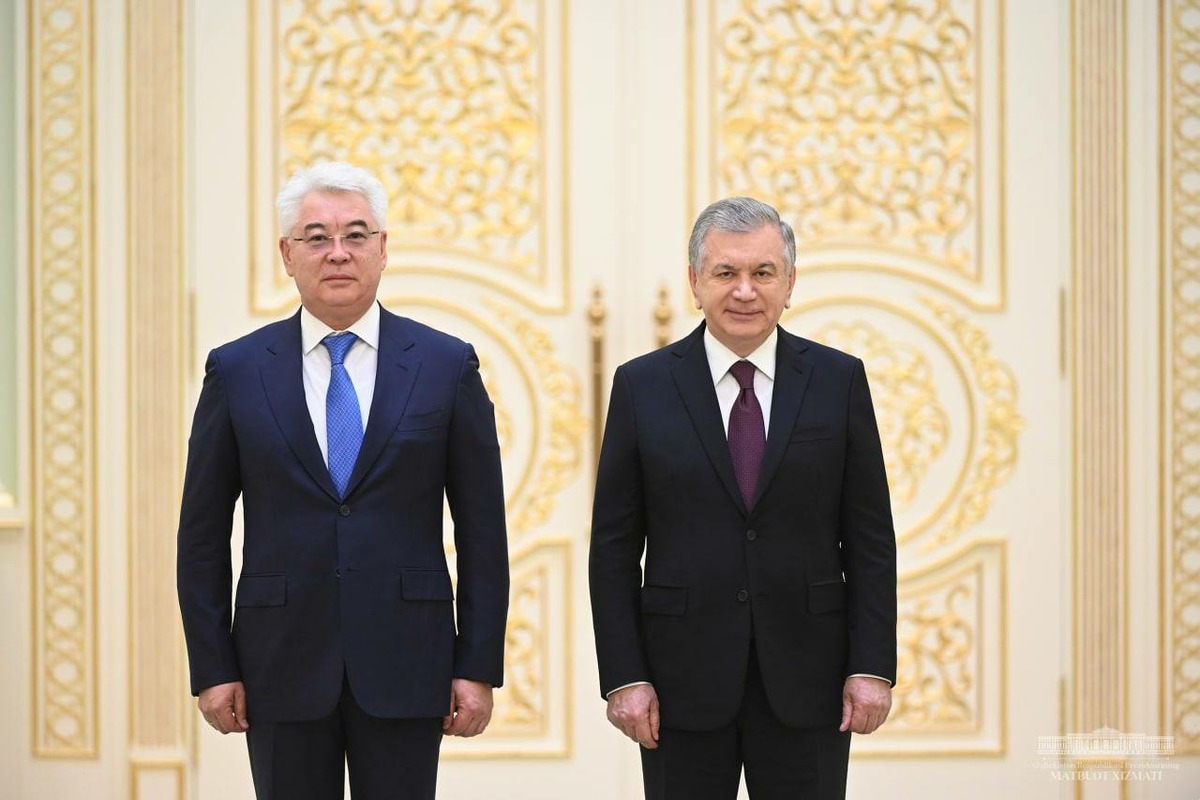 Ўзбекистон президенти янги тайинланган элчиларни қабул қилди