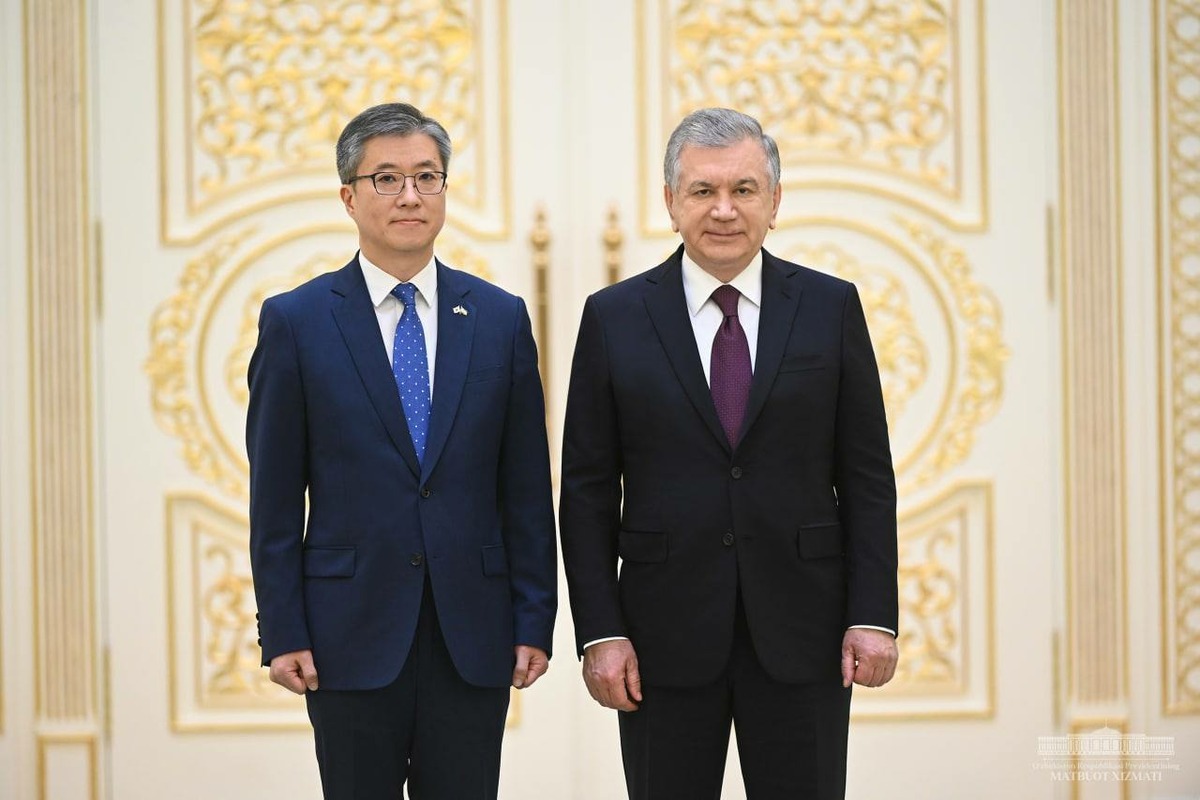 Ўзбекистон президенти янги тайинланган элчиларни қабул қилди