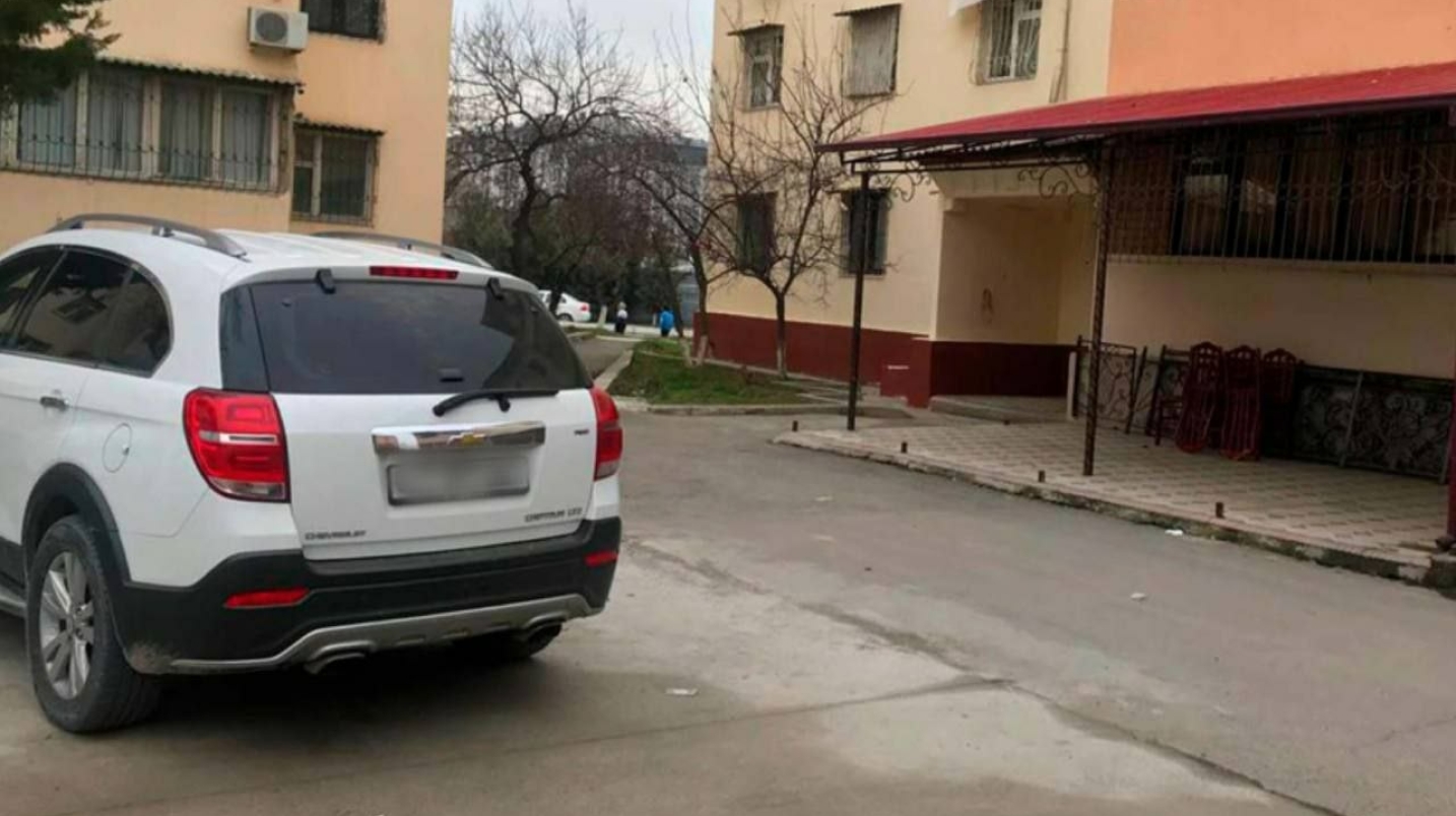 Тошкентда Captiva ҳайдовчиси орқага ҳаракатланаётиб, 2 ёшли болани уриб юборди