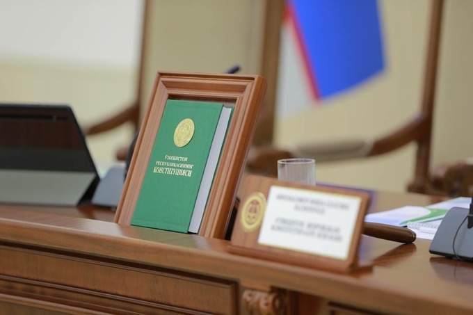 Конституциявий суд қарорида Конституциянинг янги таҳрири мансабдор шахсларга қандай қўлланилиши тушунтирилди