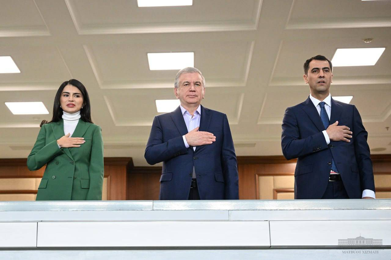 Президент Осиё Кубогидаги ғалабани футболчилар билан бирга нишонлади — фото ва видео