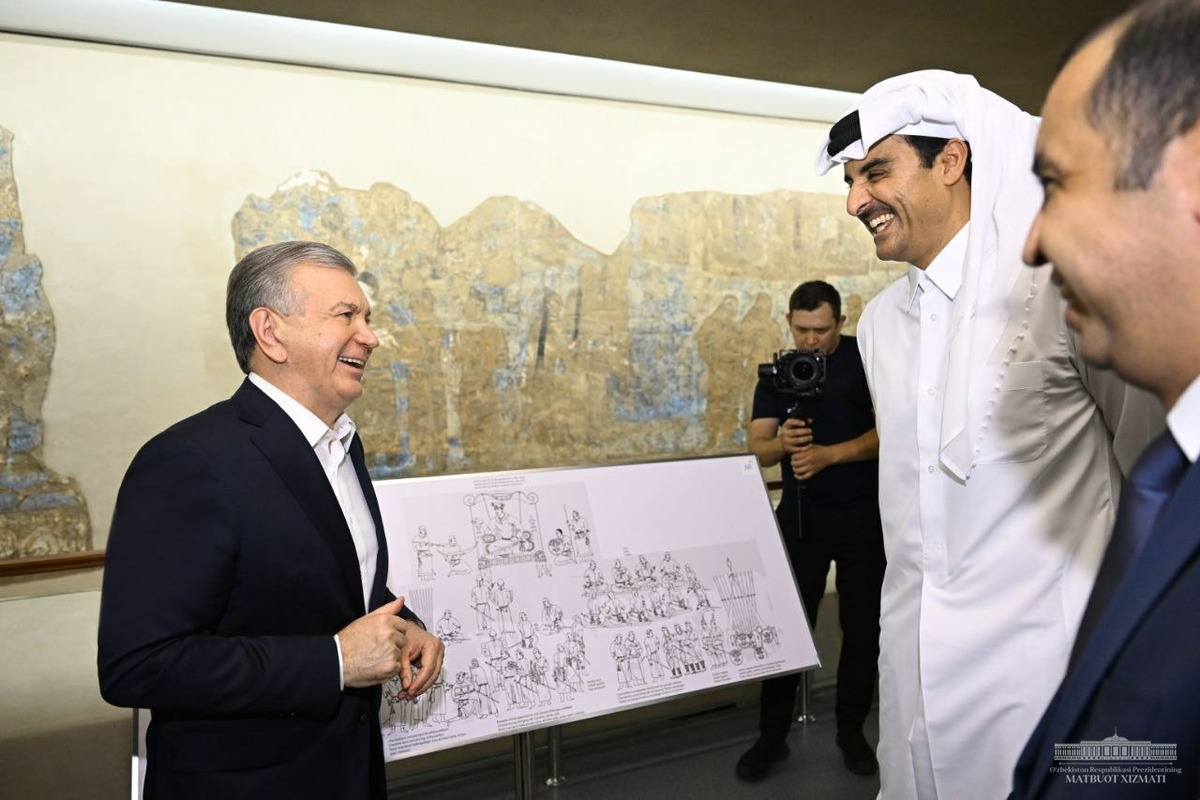 Фото: Қатар амири ва Ўзбекистон президенти Самарқанд бўйлаб сайр қилди