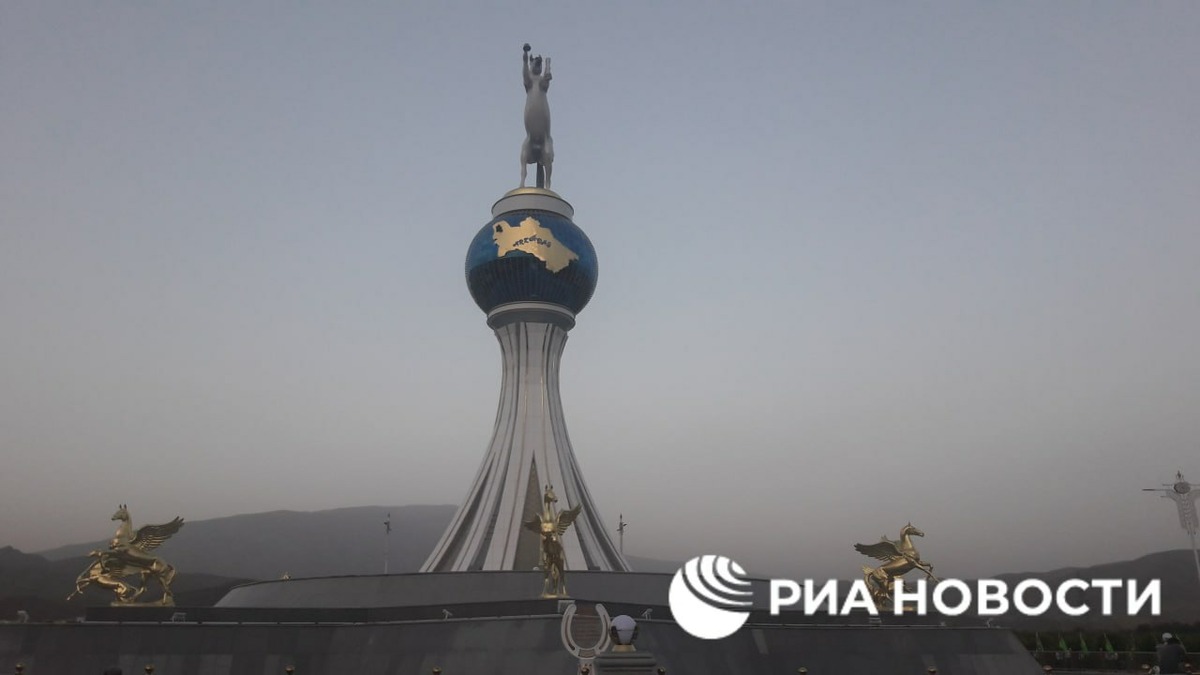 Шавкат Мирзиёев Гурбангули Бердимуҳамедовни 66 ёши билан табриклади