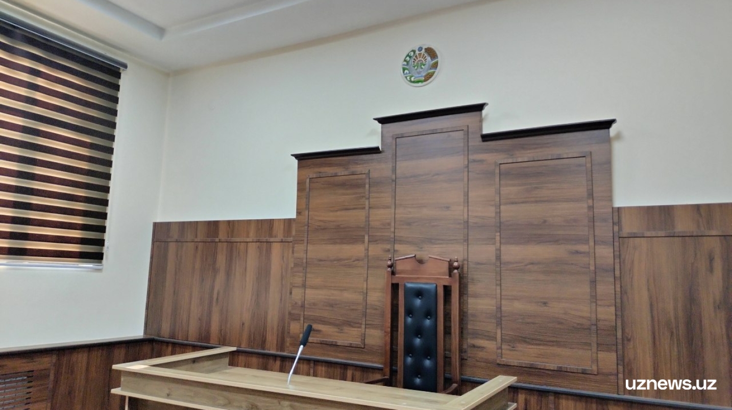 Қашқадарёда аммасининг бутун бошли оиласини пичоқлаган 19 ёшли жиянга суд ҳукми ўқилди