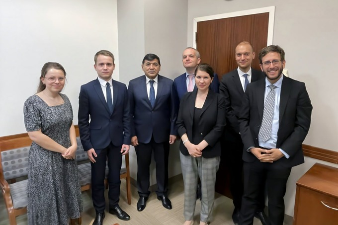 Ғарб дипломатлари Хидирназар Аллақулов билан учрашди