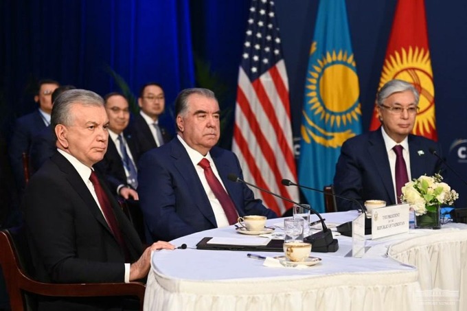 «Биз биргаликда кучлироқмиз». Марказий Осиё давлатлари ва АҚШ президентлари биринчи саммитда нималарни муҳокама қилди?