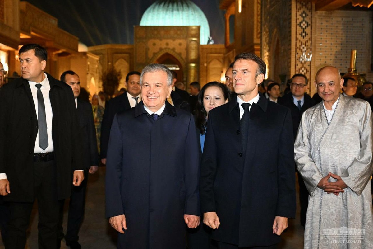 Президент Самарқандда Эммануэль Макрон билан учрашди