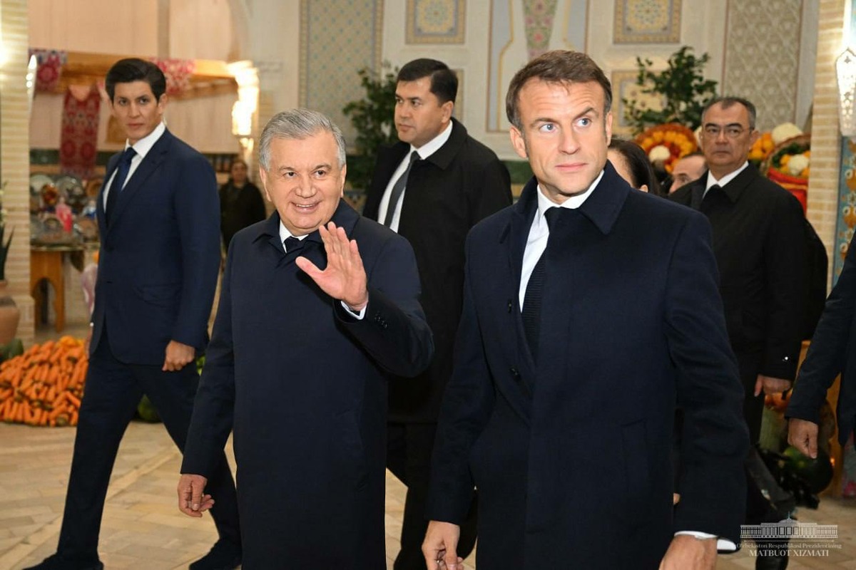 Президент Самарқандда Эммануэль Макрон билан учрашди