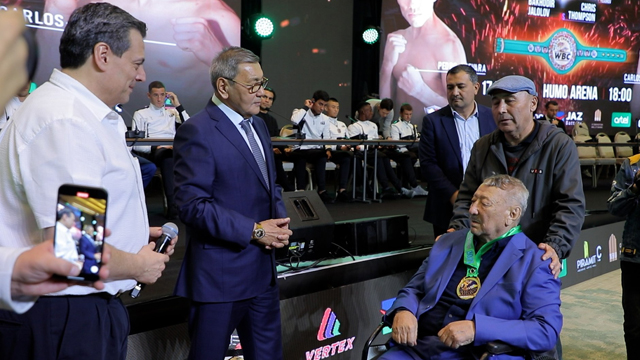 Афсонавий боксчи Руфат Рисқиевга WBC махсус медали топширилди (видео)