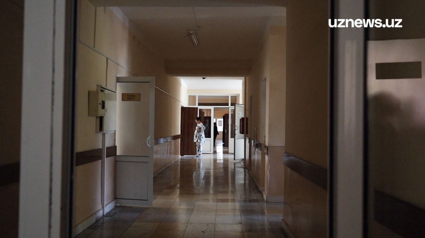 Нурафшондаги туғруқхонада боласи билан вафот этган аёлнинг яқинлари шифокорларни айбламоқда — видео
