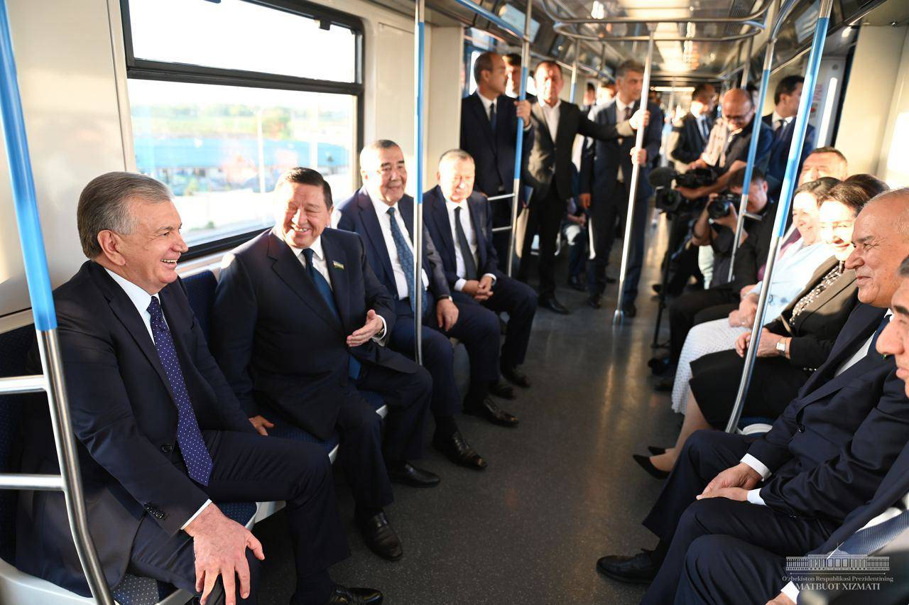Президент метрополитеннинг Қўйлиқ-Сергели ер усти участкаси бўйлаб ҳаракатланди