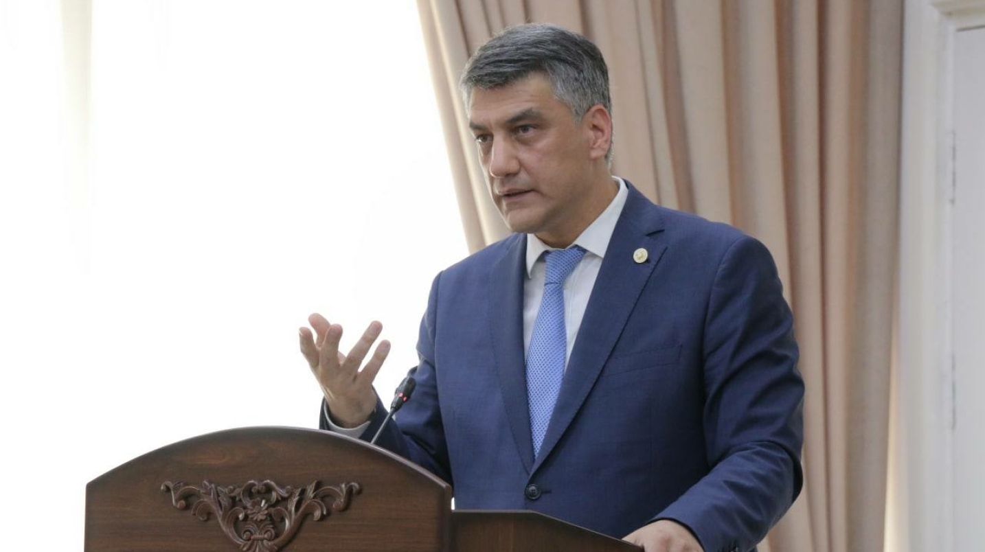 "Радарчи тадбиркорларга адвокатлик қилиб одамларни чалғитиш, мавзуни автоҳалокатлар билан "ўраш"га ҳаракат қилманг" — Алишер Қодиров