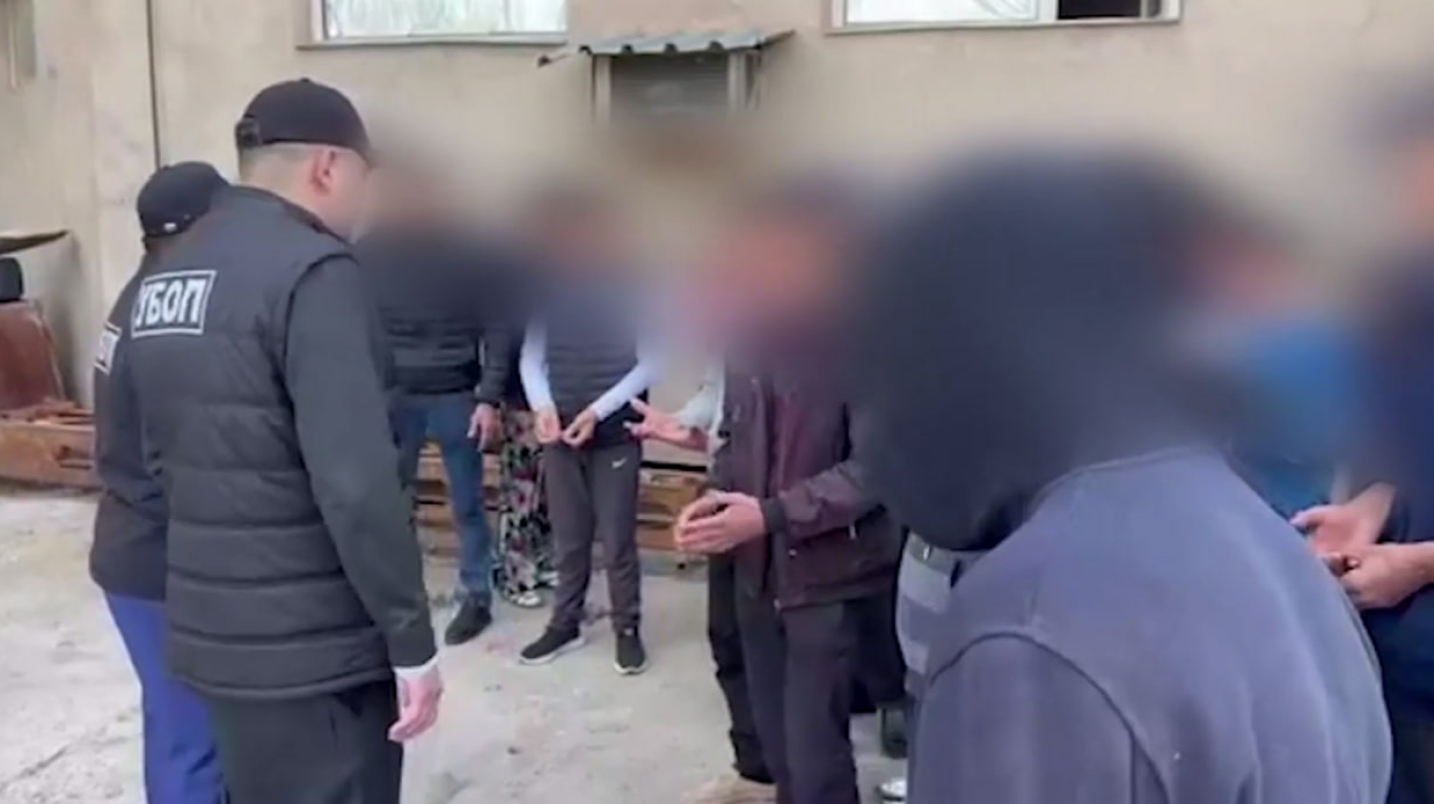 Қозоғистонда тутқунликда сақлангани айтилган ўзбекистонликлар бўйича меҳнат миграцияси баёнот берди