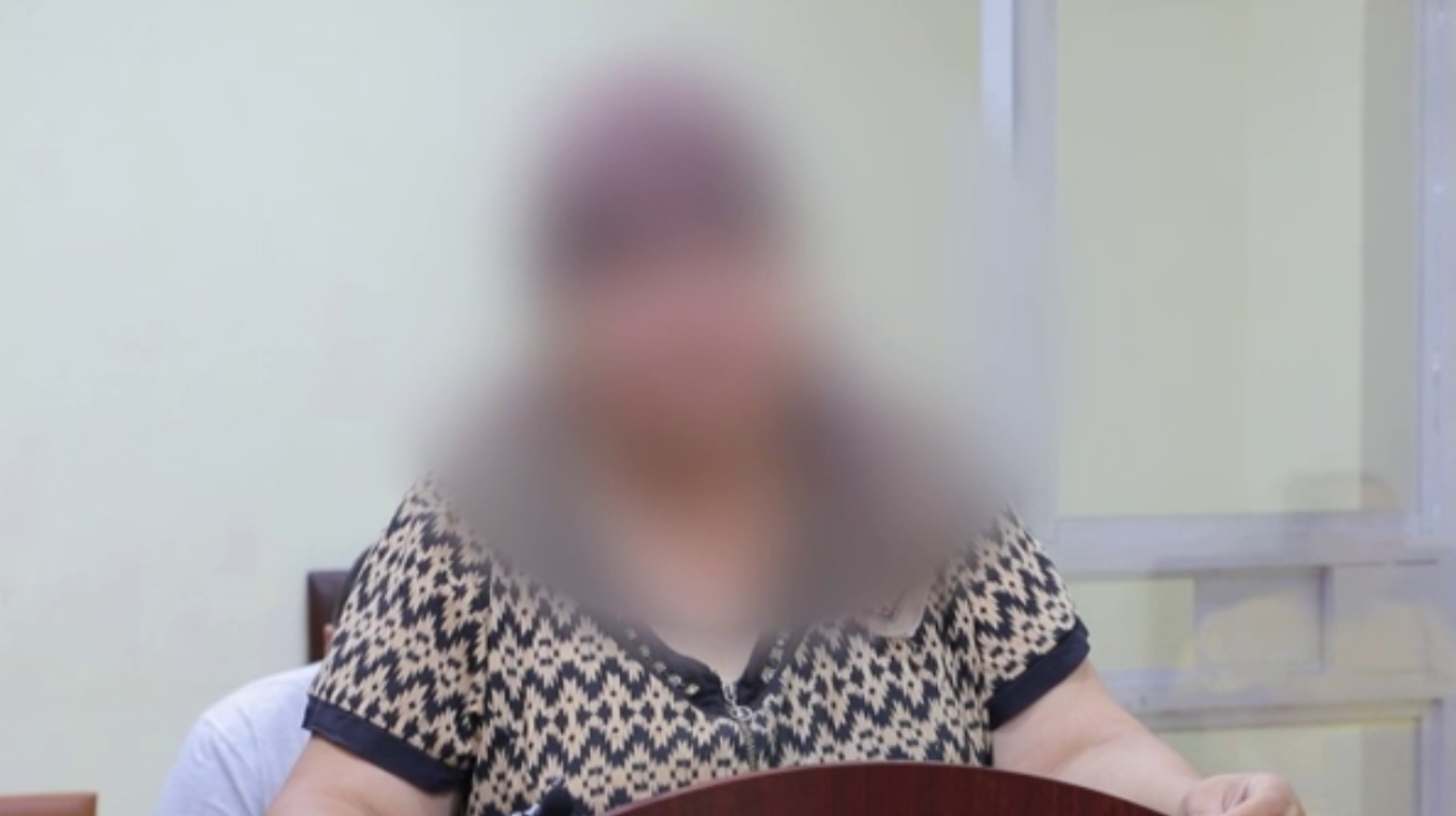 Хоразмлик аёлни Ҳажда ўғирлик қилди деб хабар тарқатган аёл жазоланди — видео