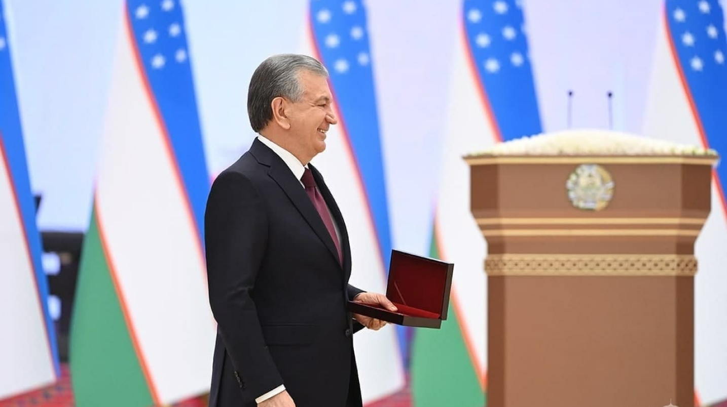 Президент бир гуруҳ ички ишлар ходимларини байрам муносабати билан мукофотлади