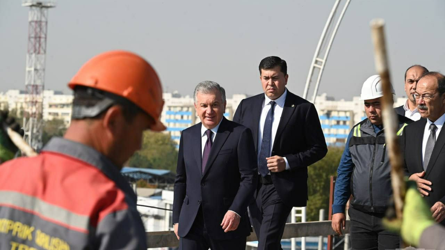Президент Тошкент халқаро аэропортига олиб борувчи йўл ўтказгичи қурилишини бориб кўрди