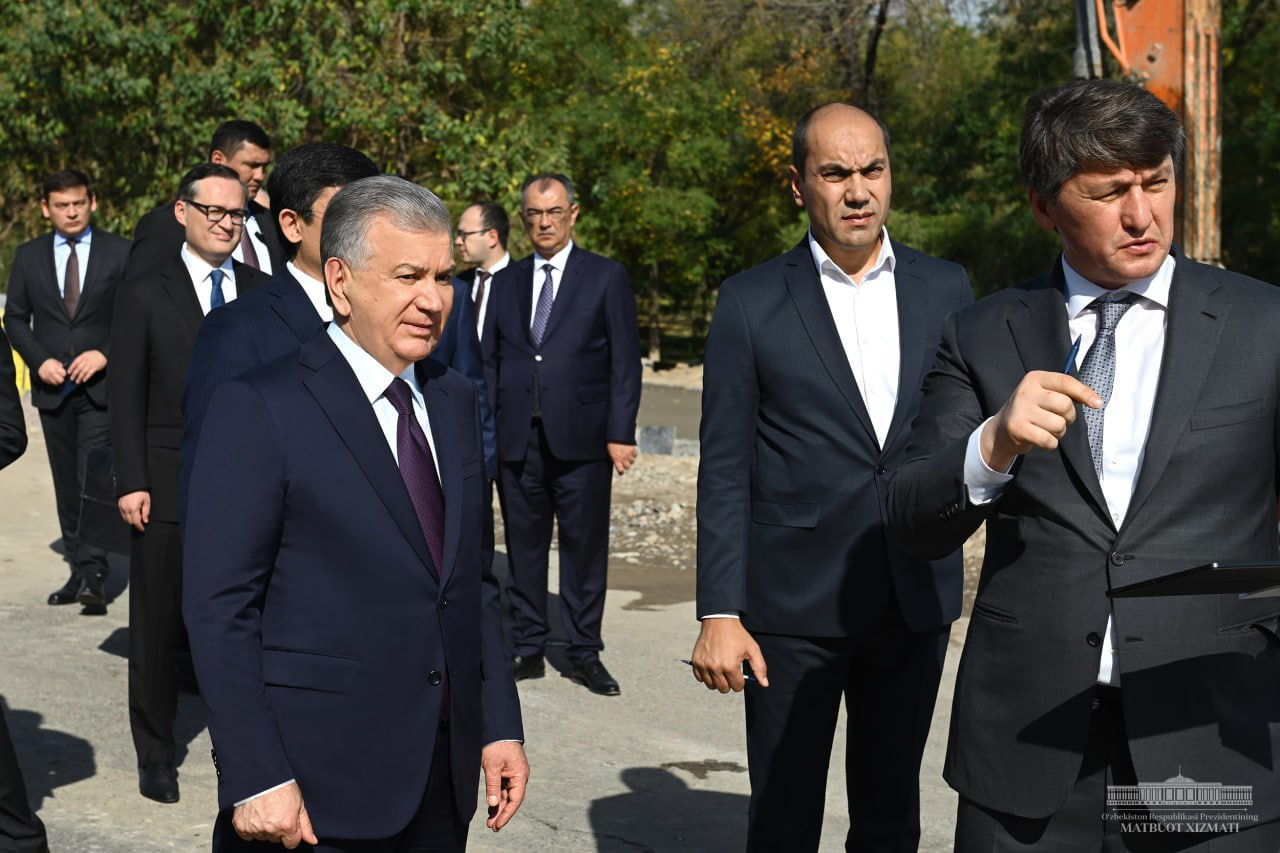 Президент Тошкент халқаро аэропортига олиб борувчи йўл ўтказгичи қурилишини бориб кўрди