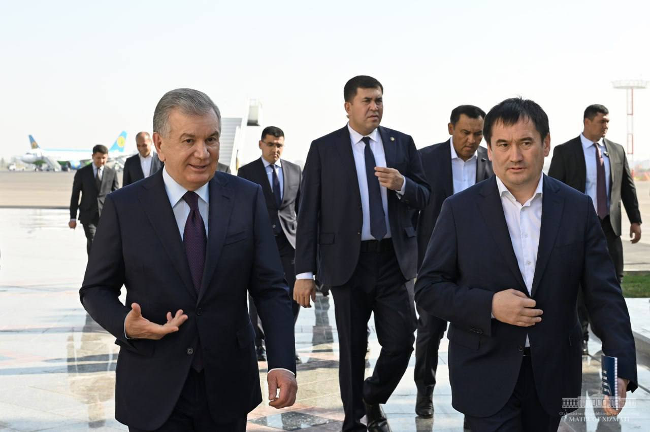 Президент Тошкент халқаро аэропортига олиб борувчи йўл ўтказгичи қурилишини бориб кўрди