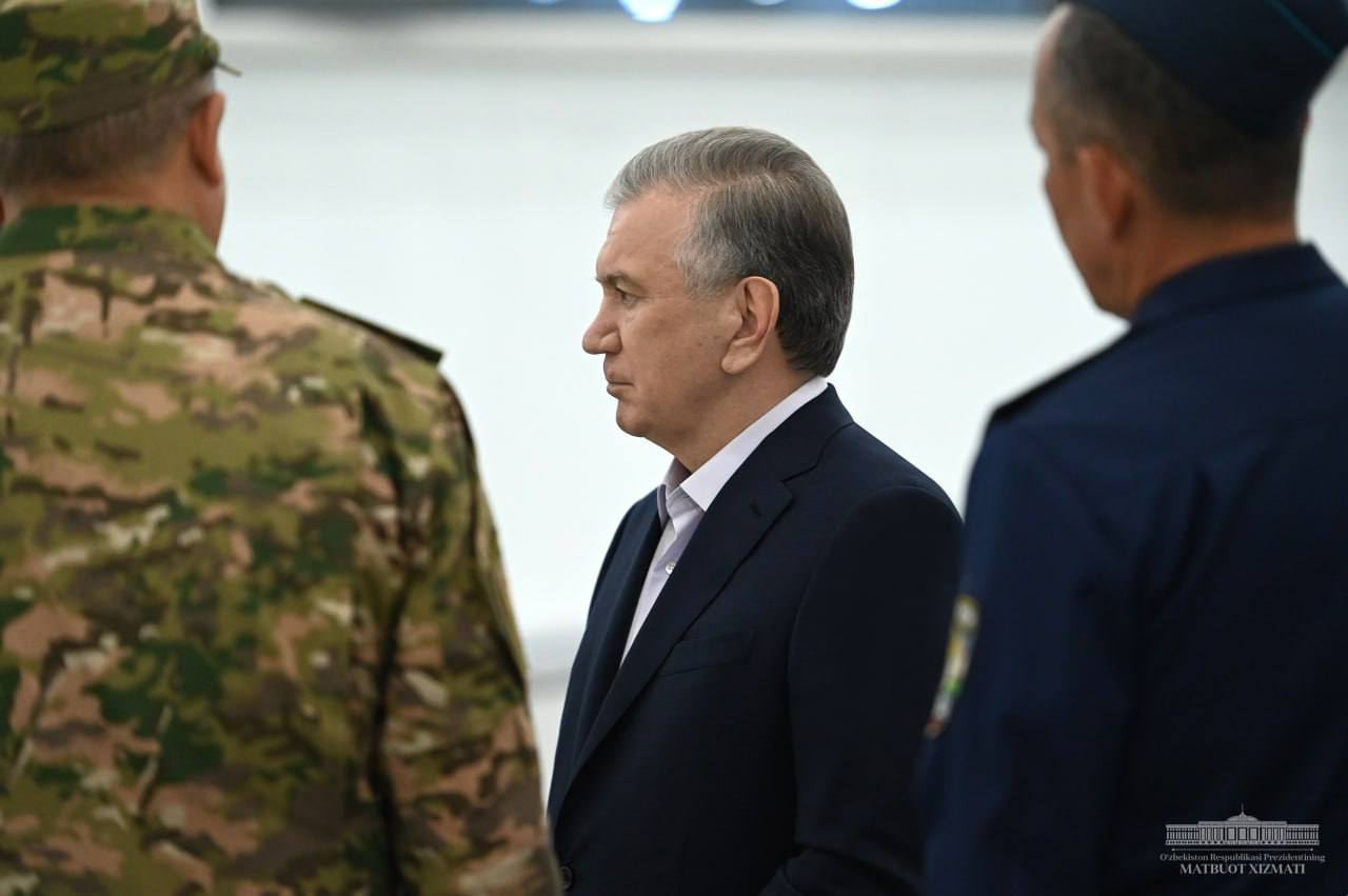 Шавкат Мирзиёев Сурхондарёда Bayraktar TB2 разведка-зарба дронларини текширди — фото