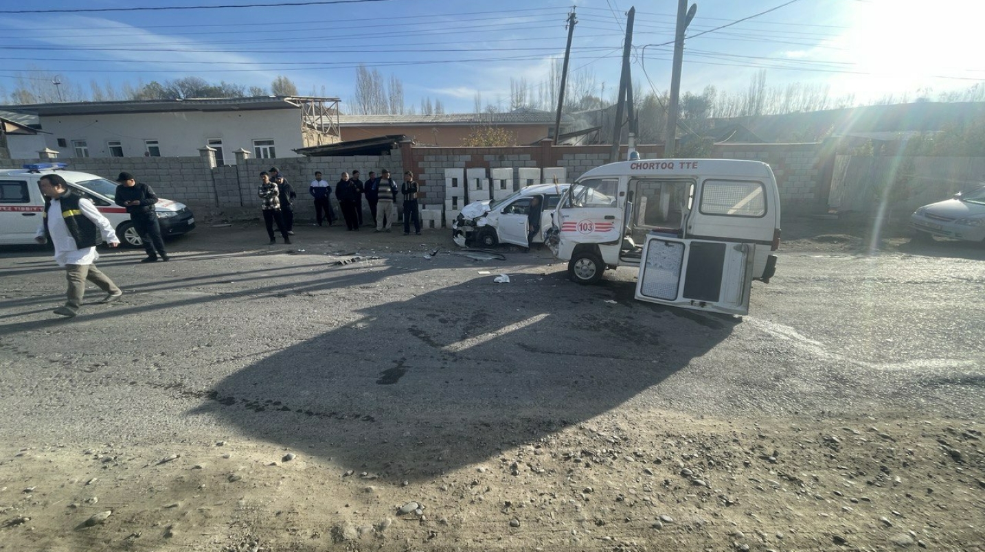 Наманганда "103" машинаси ЙТҲга учраши натижасида унинг ҳайдовчиси ҳалок бўлди