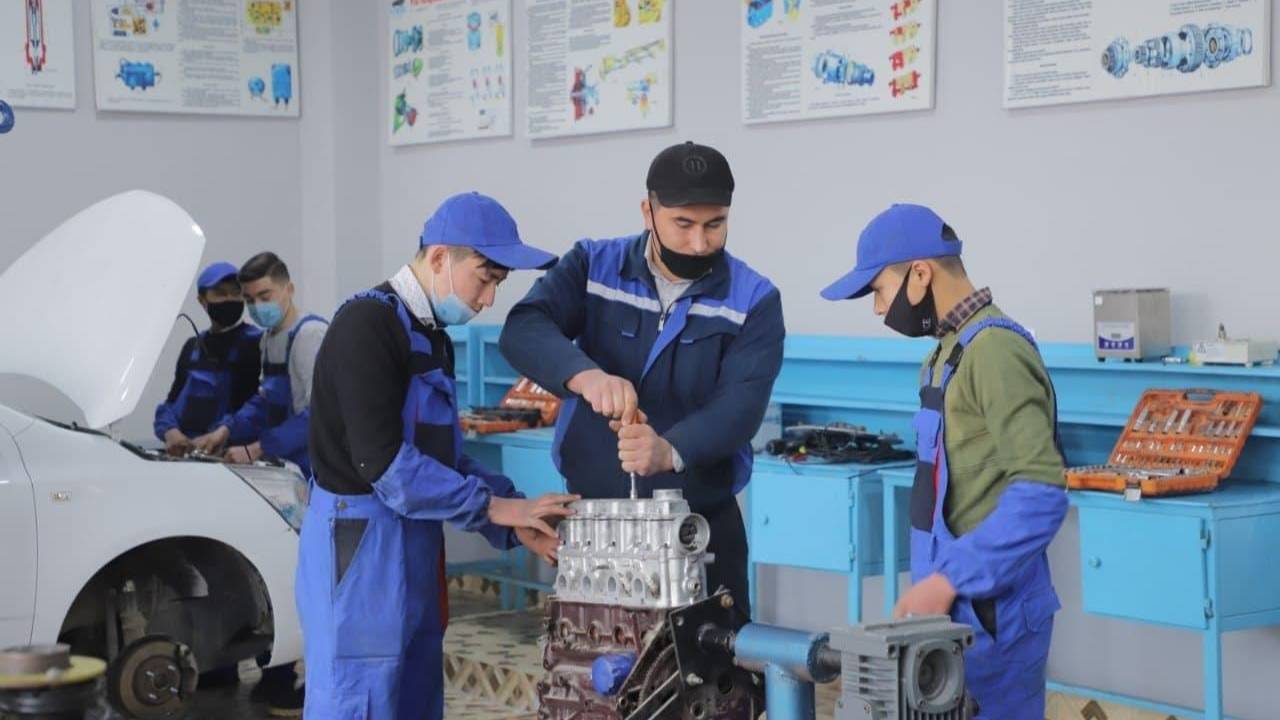 Касб ҳунар таълимини янада ривожлантиришга алоҳида эътибор қаратилмоқда!