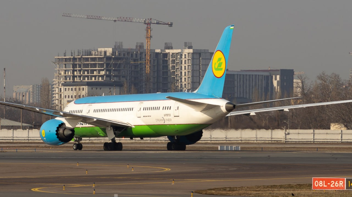 Внуково аэропортида реактив кўприк Uzbekistan Airways самалётининг двигателига шикаст етказди