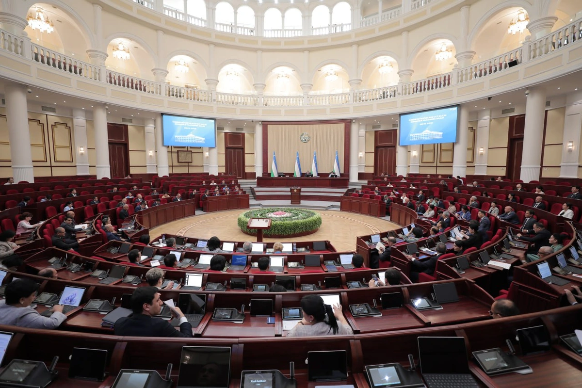Депутатлар чиқиндилар муаммоси юзасидан Эковазирликка парламент сўрови юборди