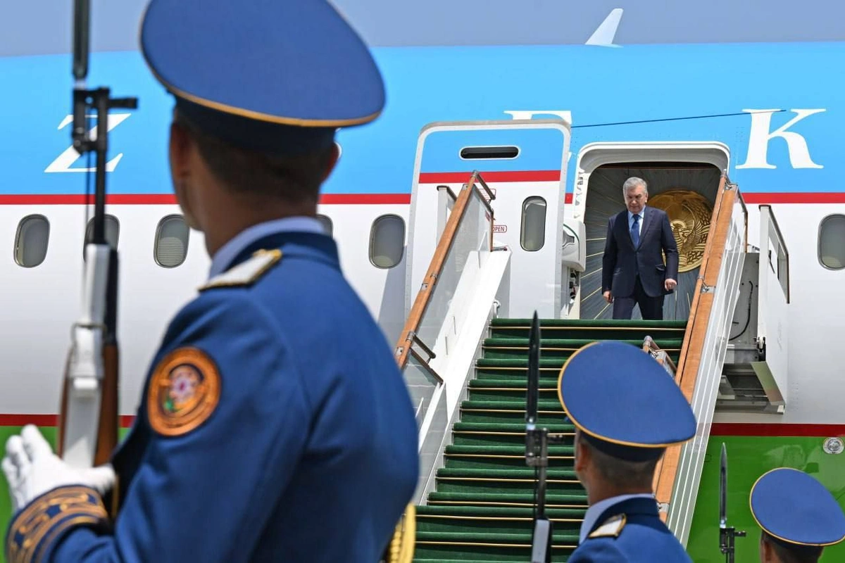 Шавкат Мирзиёев Озарбайжонга давлат ташрифини бошлади
