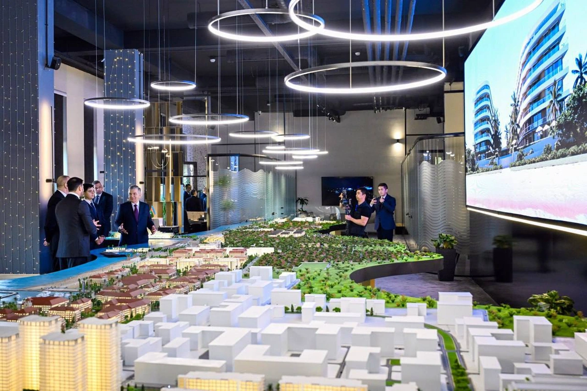 Фото: Ўзбекистон президенти Sea Breeze курорти фаолияти билан танишди