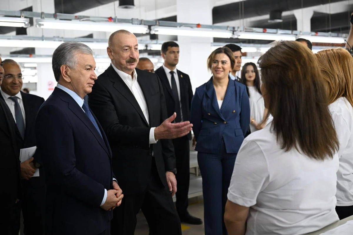 Ўзбекистон ва Озарбайжон президентлари Хонкендига ташриф буюрди (+фото)