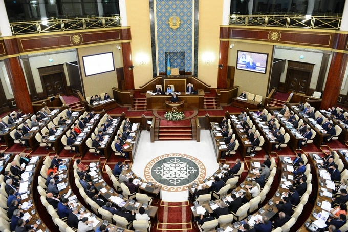 Қозоғистон учун бир палатали парламент: бу самарадорликка қадамми ёки ҳокимиятнинг марказлашуви? Экспертлар фикри