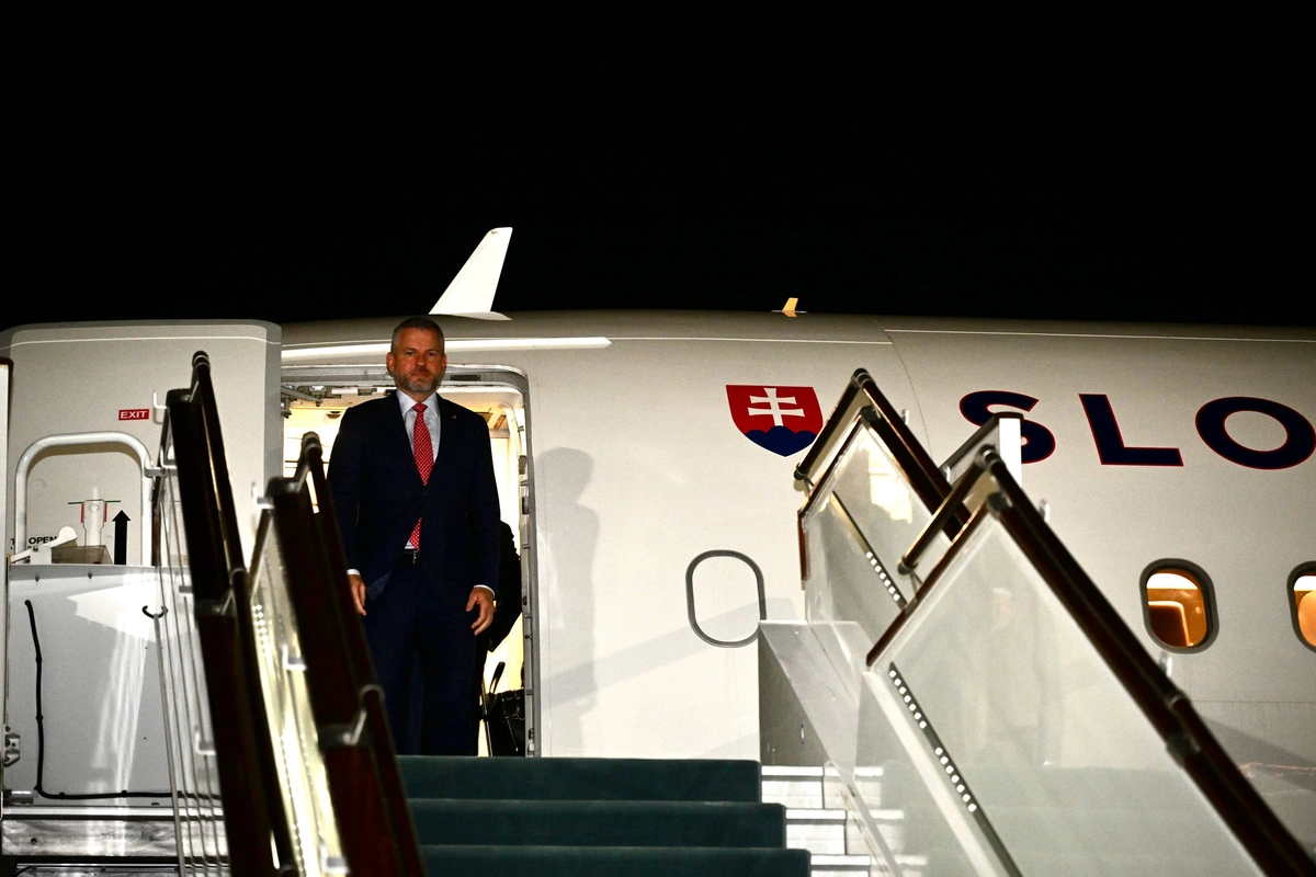 Словакия президенти Ўзбекистонга келди