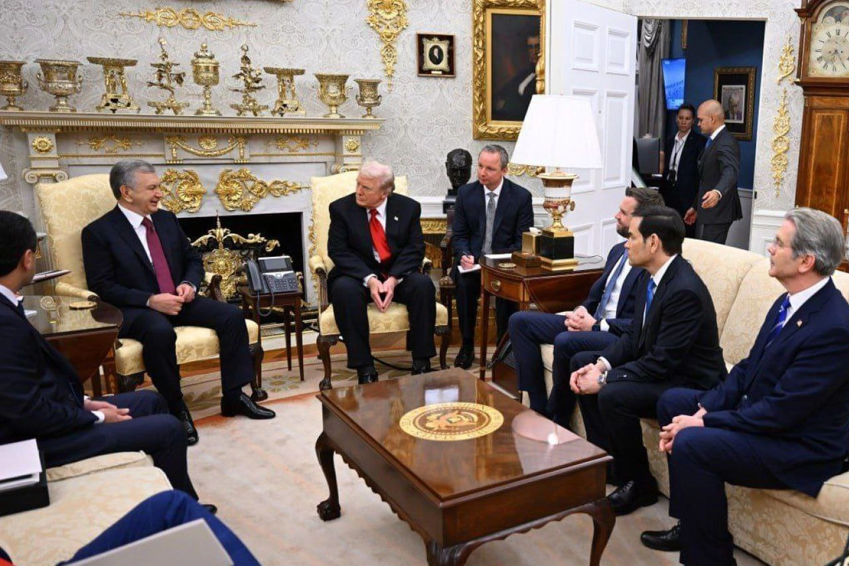 Шавкат Мирзиёев ва Дональд Трампнинг Оқ уйдаги музокаралари — суратларда Шавкат Мирзиёев ва Дональд Трампнинг Оқ уйдаги музокаралари — суратларда