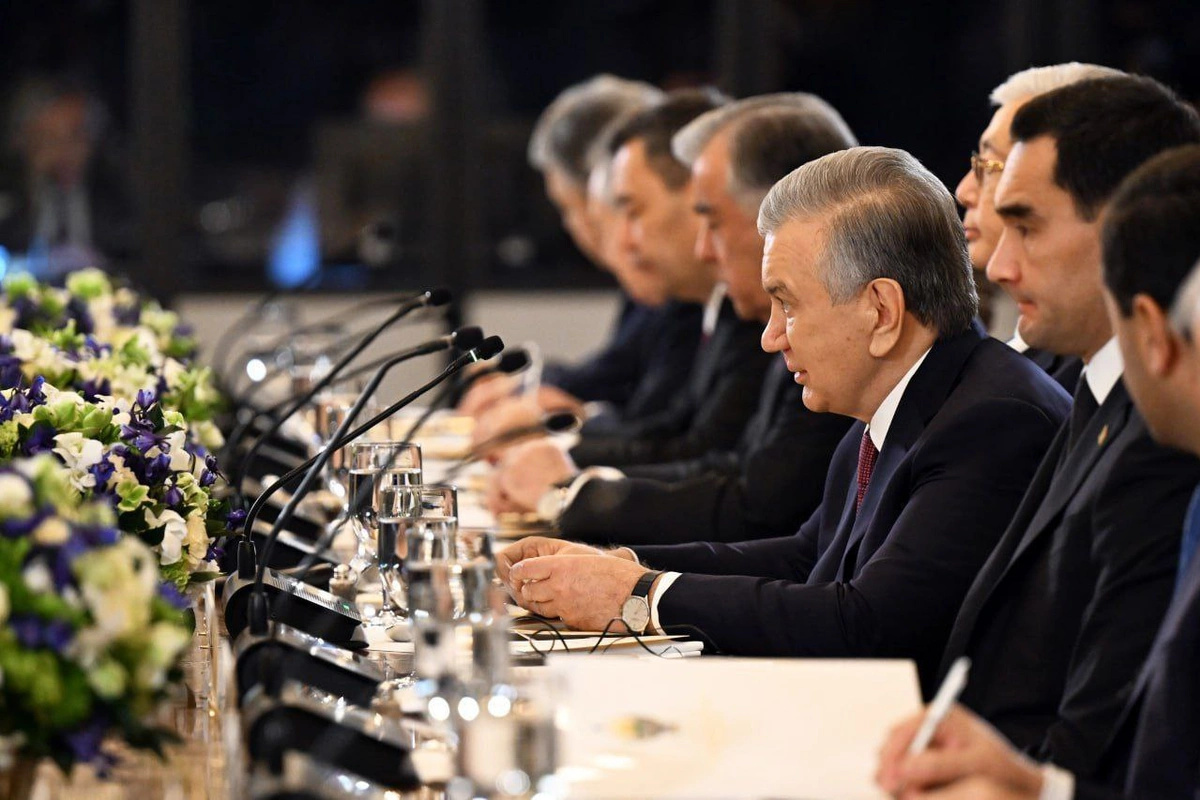 «Россия ва Украина ўртасидаги урушни фақат сиз тўхтата оласиз». Шавкат Мирзиёев — Дональд Трампга